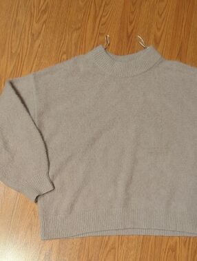 Classic Crewneck Women’s Sweater - Light Taupe/mauve